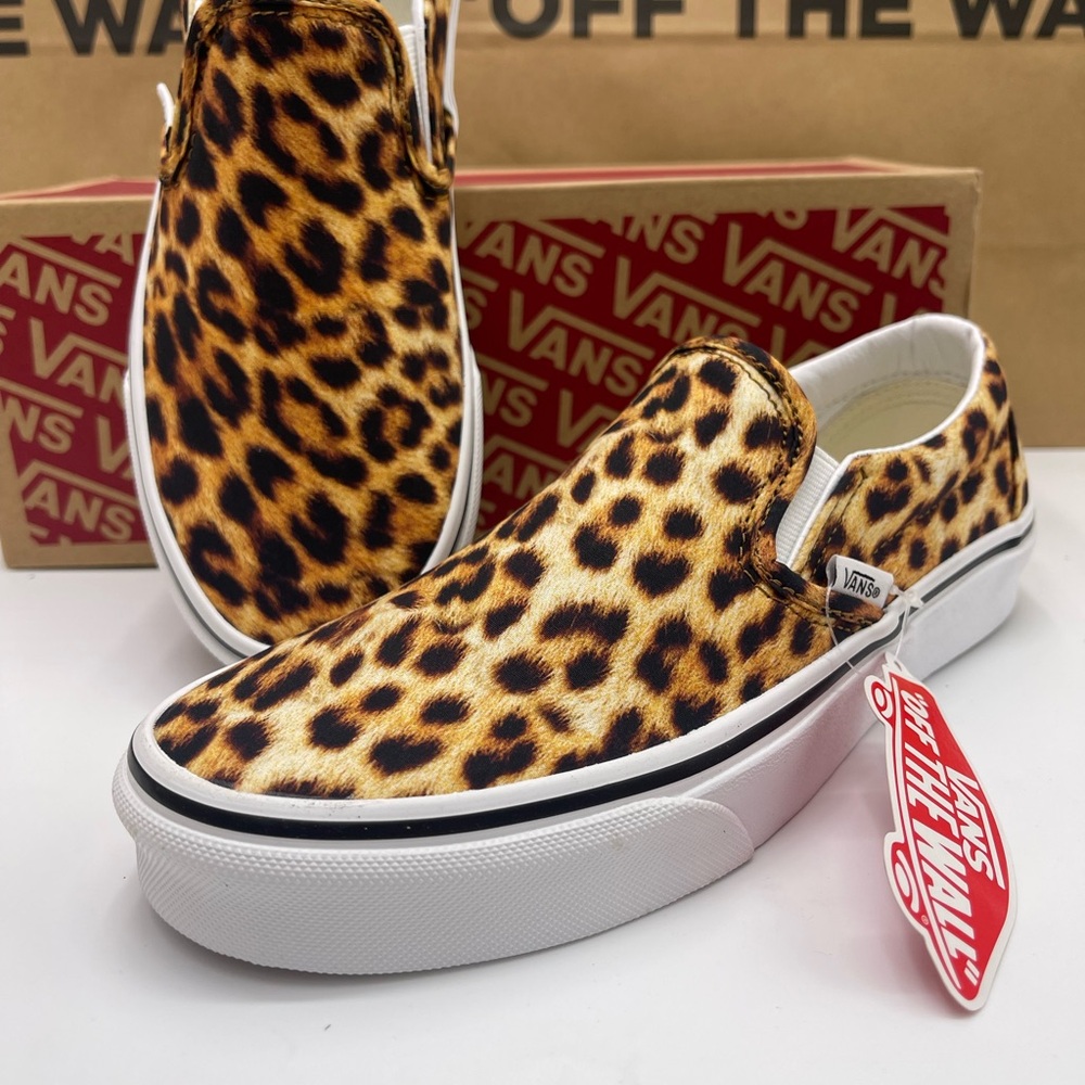 Vans WMNS Leopard Print Women's Slip-On Shoes Classic Slip-On (Leopard) Black/Tr - Picture 14 of 16